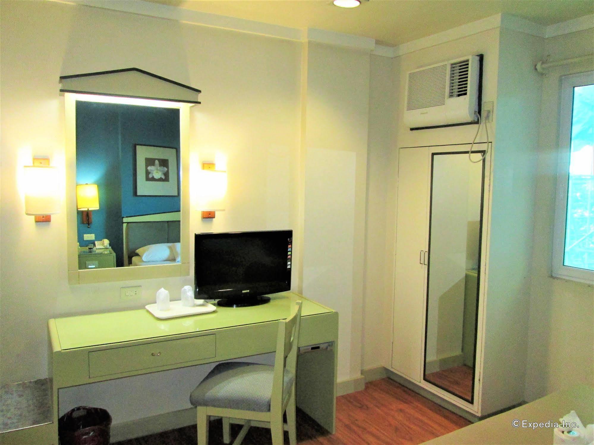 นิว ดอว์น เพนชั่นเน เฮ้าส์ Hotel คากายันเดโอโร ภายนอก รูปภาพ