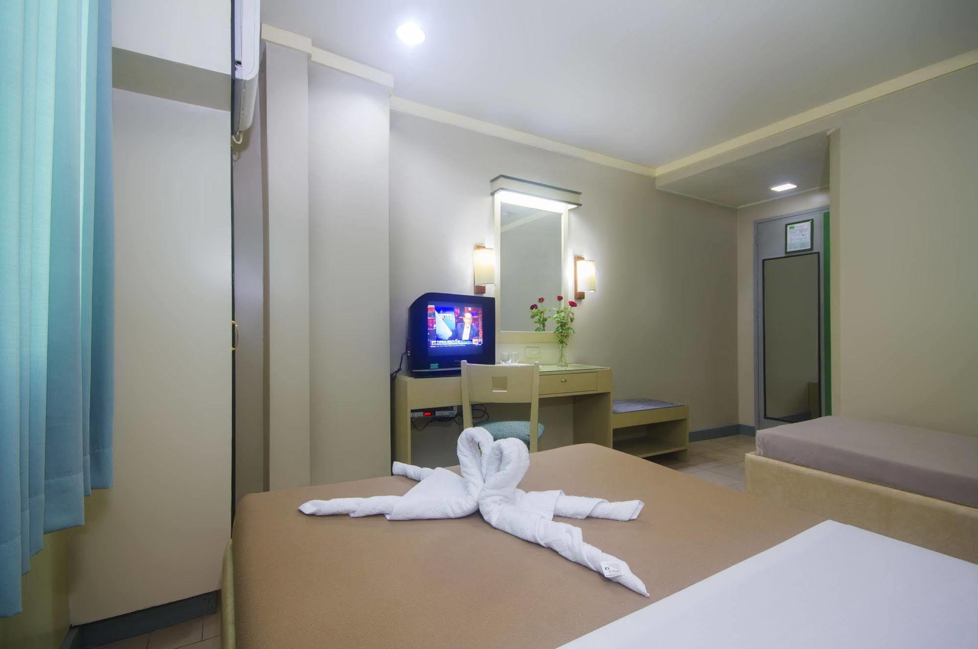 นิว ดอว์น เพนชั่นเน เฮ้าส์ Hotel คากายันเดโอโร ภายนอก รูปภาพ
