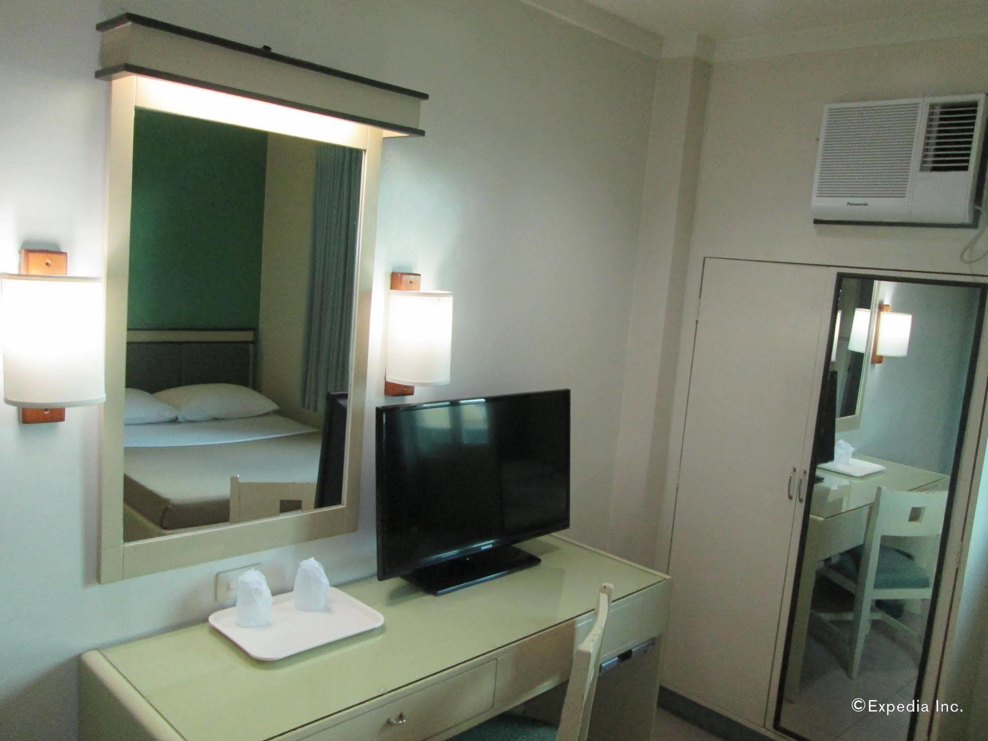 นิว ดอว์น เพนชั่นเน เฮ้าส์ Hotel คากายันเดโอโร ภายนอก รูปภาพ