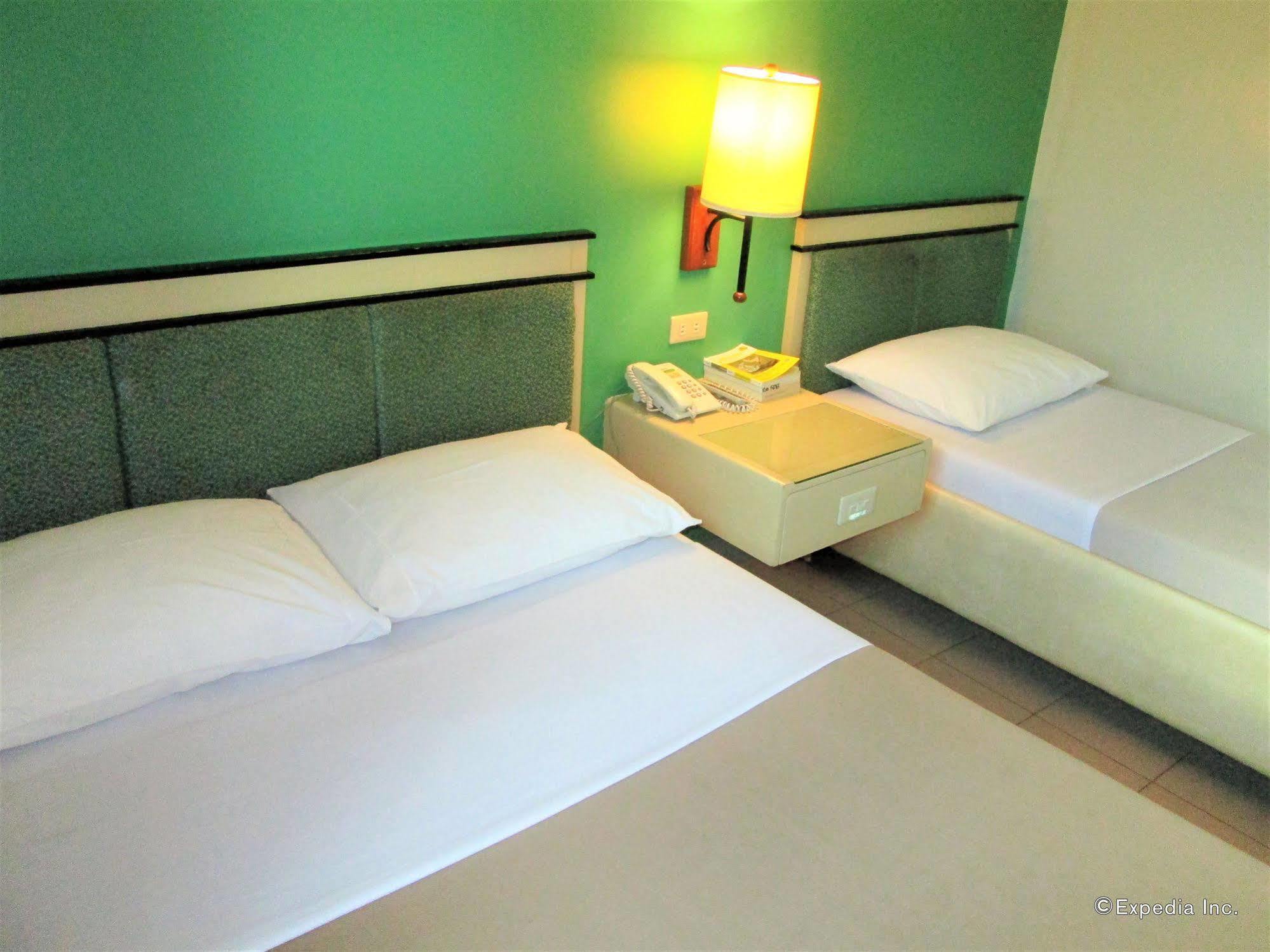 นิว ดอว์น เพนชั่นเน เฮ้าส์ Hotel คากายันเดโอโร ภายนอก รูปภาพ