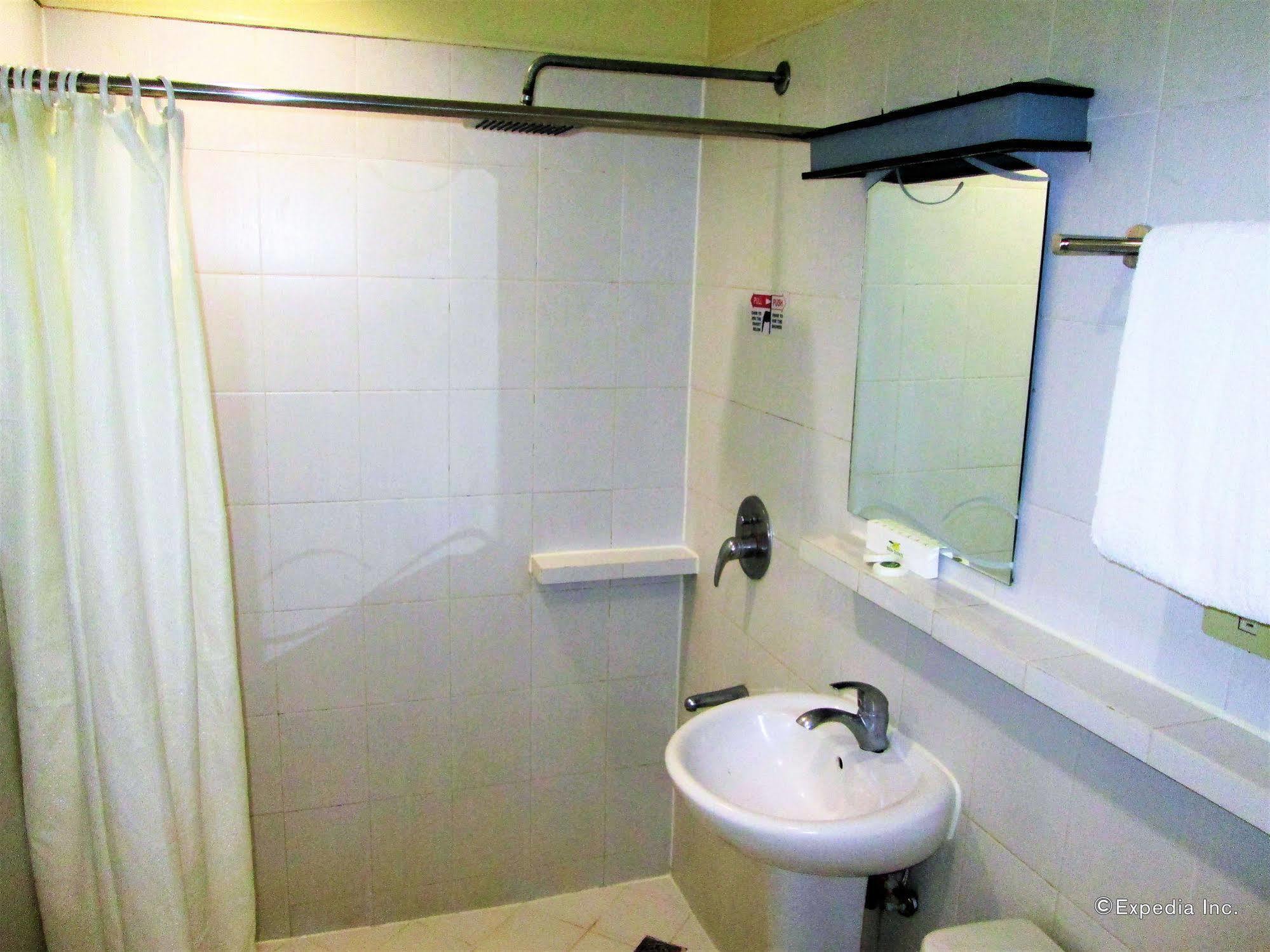 นิว ดอว์น เพนชั่นเน เฮ้าส์ Hotel คากายันเดโอโร ภายนอก รูปภาพ